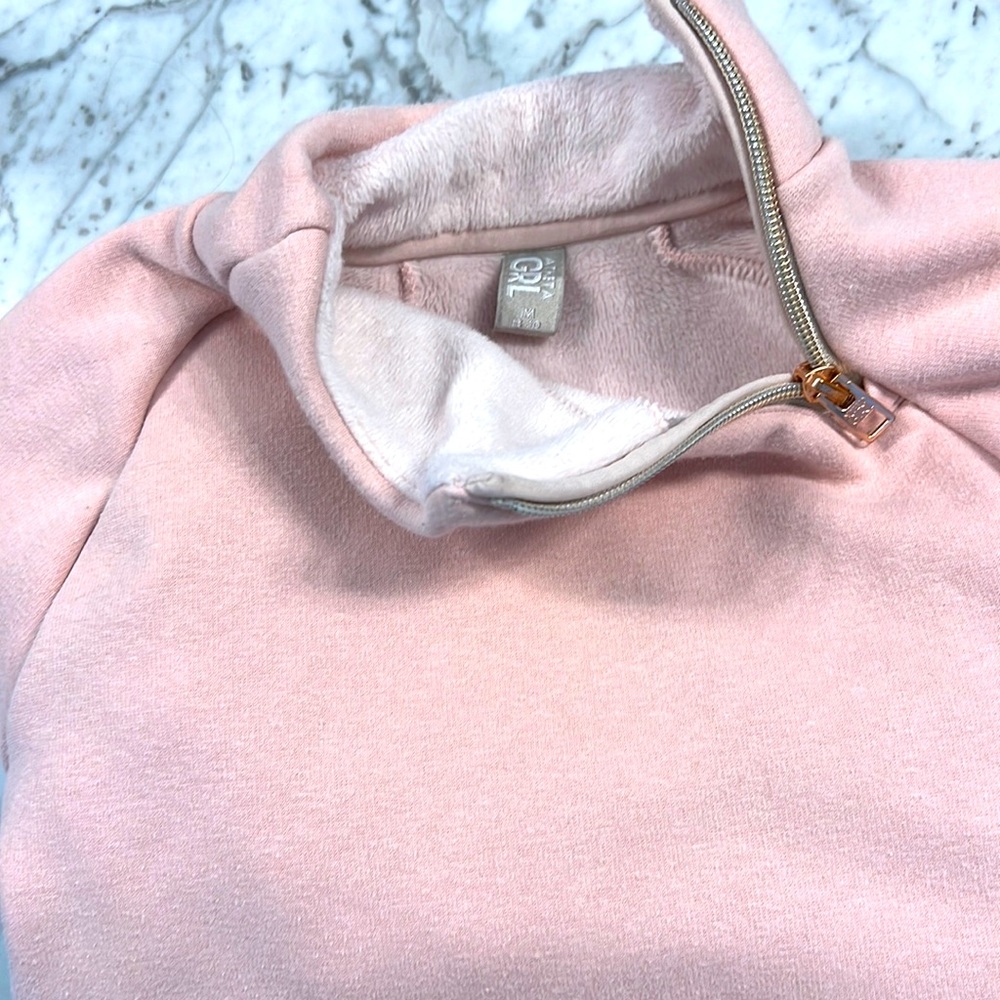 Athlete girl tulip quarter zip barely worn.